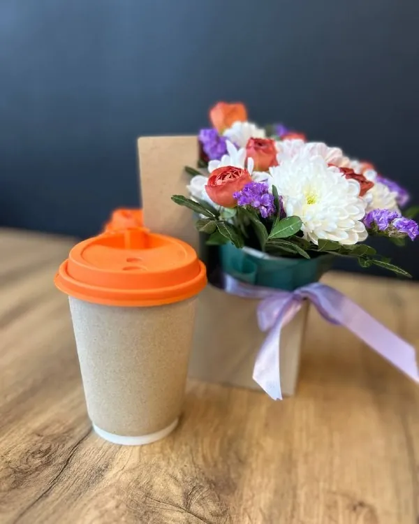 Комбо кофе и цветы в стаканчике Rakhat Coffee, Астана